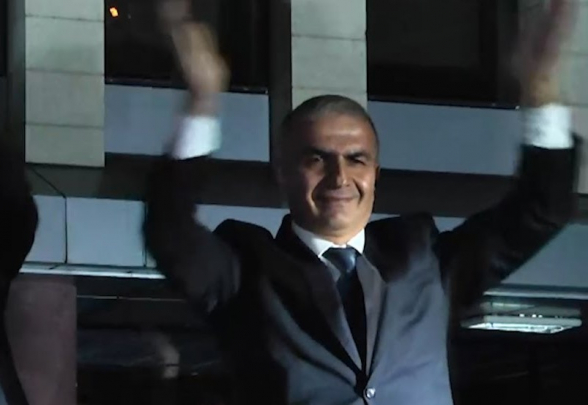 Լավ, էս մարդիկ հե՛չ ամոթ չունե՞ն